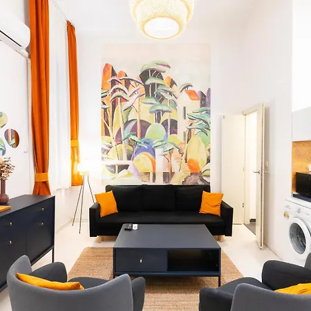 Modern Uniquely Designed Flat Andrassy Avenue And Oktogon Square Apartment Budapest