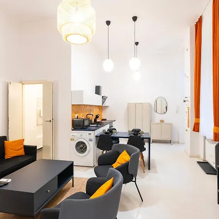 Apartment Modern Uniquely Designed Flat Andrassy Avenue And Oktogon Square