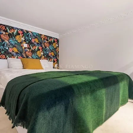 Elegant Near Hungarian Museum By Pink Flamingo Apartment *