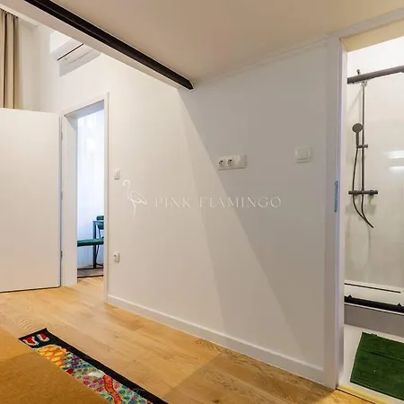 Elegant Near Hungarian Museum By Pink Flamingo Apartment
