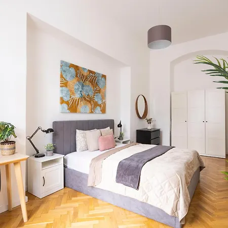 Exclusive Grand In The Heart Of Apartment