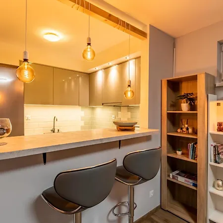 Center Budget Inside Free Parking Self Check-in Free Streaming Ac Balcony Budapest