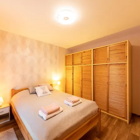 Center Budget Inside Free Parking Self Check-in Free Streaming Ac Balcony Apartment