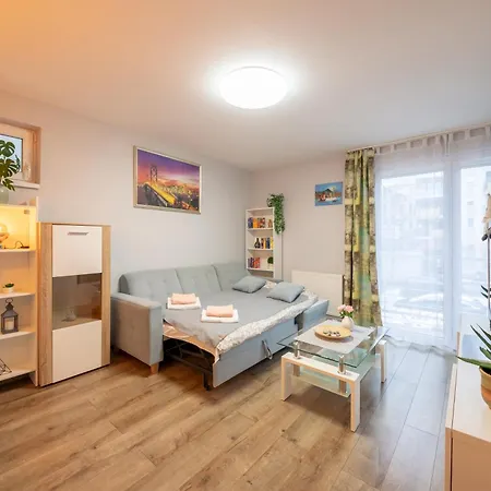 Center Budget Inside Free Parking Self Check-in Free Streaming Ac Balcony Apartment