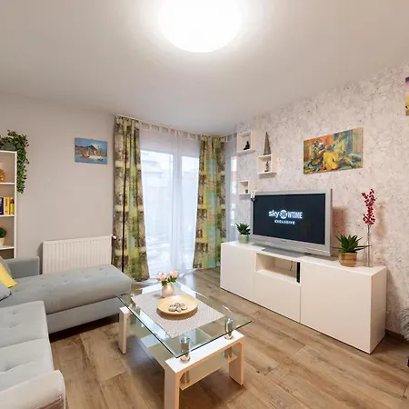 Center Budget Inside Free Parking Self Check-in Free Streaming Ac Balcony * Budapest
