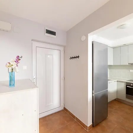 Center Budget Inside Free Parking Self Check-in Free Streaming Ac Balcony Budapest