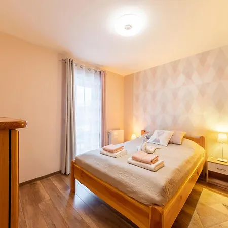 Center Budget Inside Free Parking Self Check-in Free Streaming Ac Balcony Apartment Budapest
