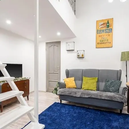 Vintage Downtown Apartment, 2 Baths Apartment Budapest