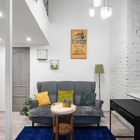 Vintage Downtown Apartment, 2 Baths Budapest