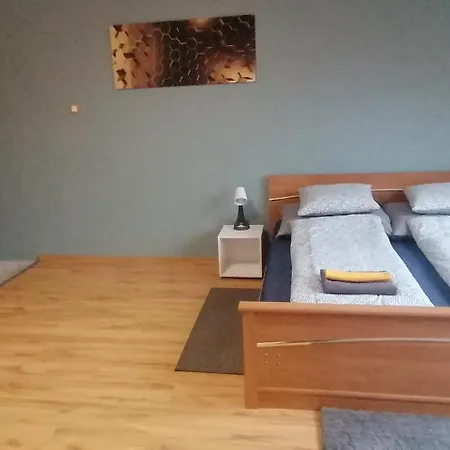 R Lägenhet *