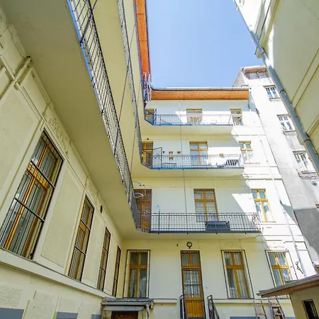 Appartamento Kelvin's V District 2br Urban Haven By Nw
