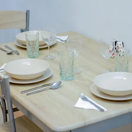 Kelvin's V District 2br Urban Haven By Nw Appartamento *