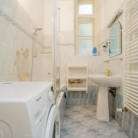 Kelvin's V District 2br Urban Haven By Nw *