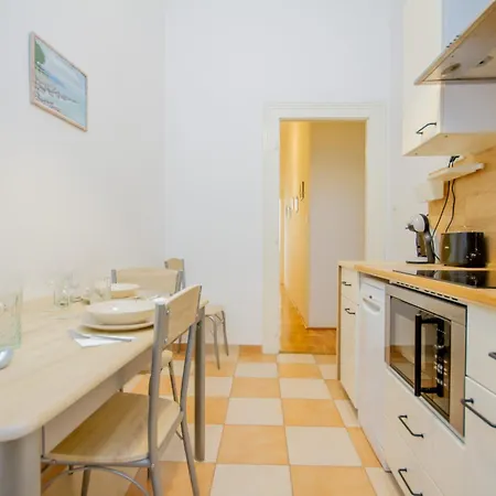 Kelvin's V District 2br Urban Haven By Nw