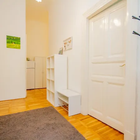 Kelvin's V District 2br Urban Haven By Nw Appartamento Budapest