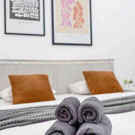 Skyline Serenity Retreat @vaci Famous Street