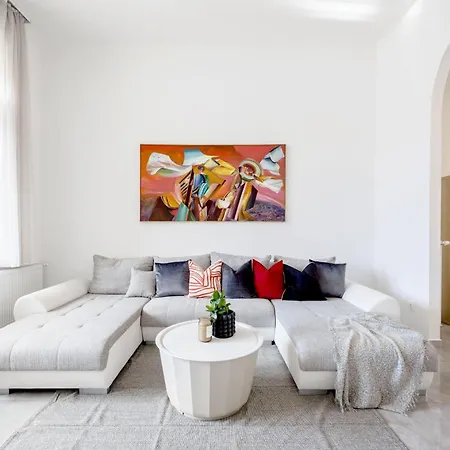 Apartment Skyline Serenity Retreat @vaci Famous Street Budapest