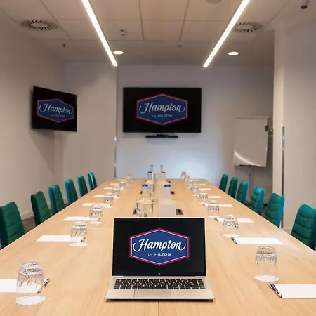 Отель Hampton By Hilton Centre