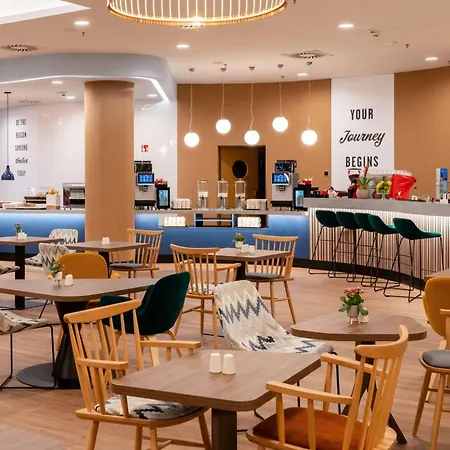Отель Hampton By Hilton Centre 3*