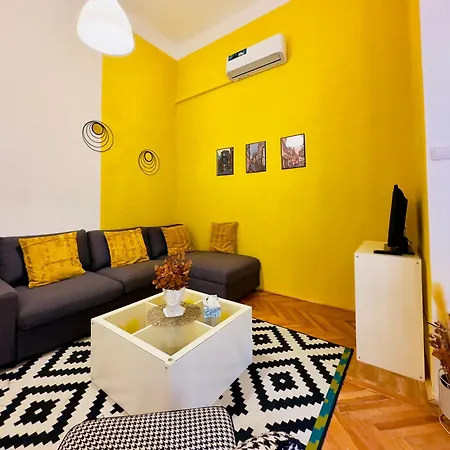 Large Peaceful 1br In - Yellow House