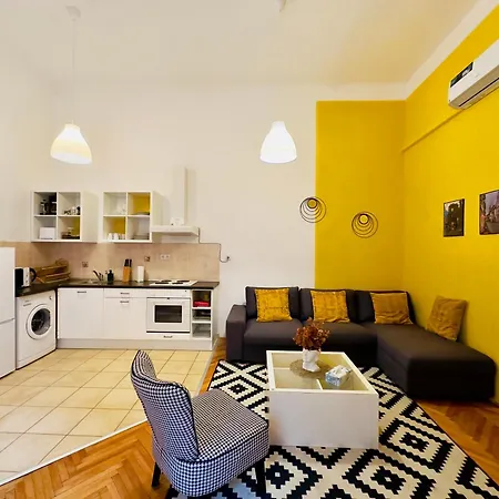 Large Peaceful 1br In - Yellow House Apartment *