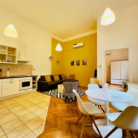 Apartment Large Peaceful 1br In - Yellow House *
