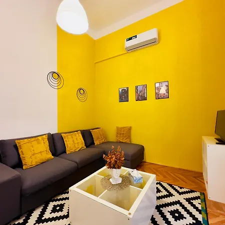 Apartment Large Peaceful 1br In - Yellow House