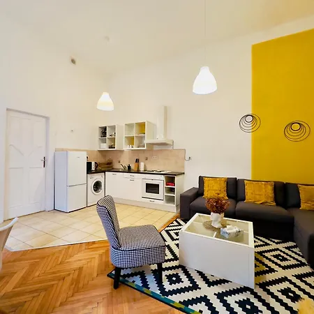 Large Peaceful 1br In - Yellow House Budapest