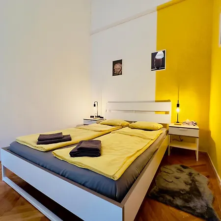 Large Peaceful 1br In - Yellow House Apartment *