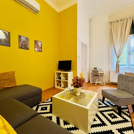 Large Peaceful 1br In - Yellow House * Budapest