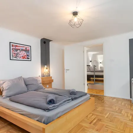 Industrial Westend Apartament *
