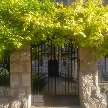Modern Parkside Garden View Budapest
