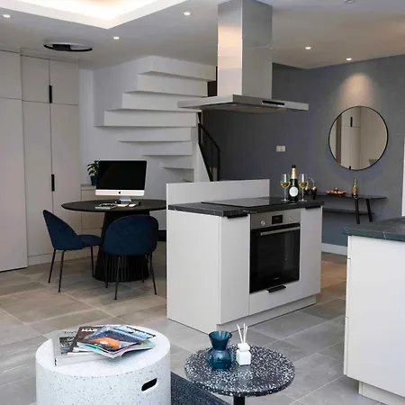 Luxury Cozy 2 Bdr Downtown Apt.6 Apartment