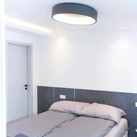 Apartment Luxury Cozy 2 Bdr Downtown Apt.6
