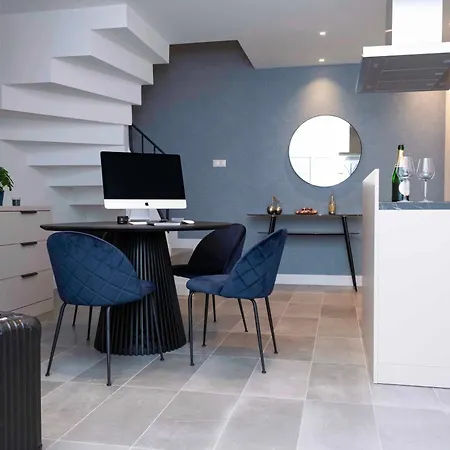 Luxury Cozy 2 Bdr Downtown Apt.6 Apartment