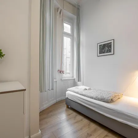Grand With 5bedrm 2bathroom Appartement *