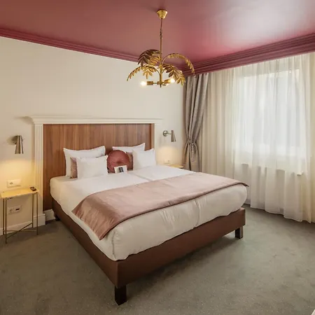 Queen's Court & Otel Budapeşte