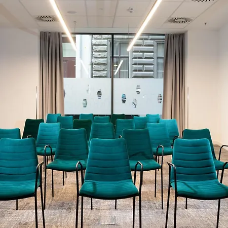 Отель Hampton By Hilton Centre