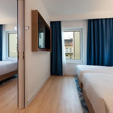 Hampton By Hilton Centre Отель