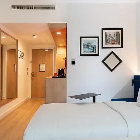 Отель Hampton By Hilton Centre
