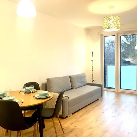 Westside - Modern & Peaceful - Free Garage! Apartment Budapest