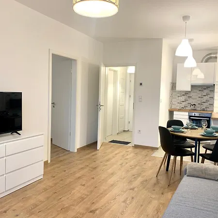 Westside - Modern & Peaceful - Free Garage! Apartment *
