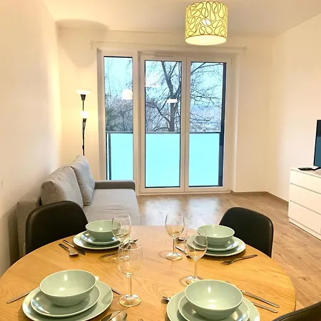 Westside - Modern & Peaceful - Free Garage! Apartment