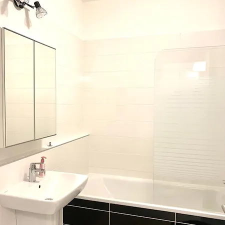 Westside - Modern & Peaceful - Free Garage! Apartment