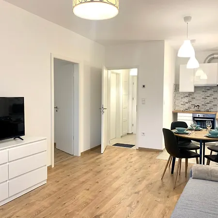 Westside - Modern & Peaceful - Free Garage! Apartment *