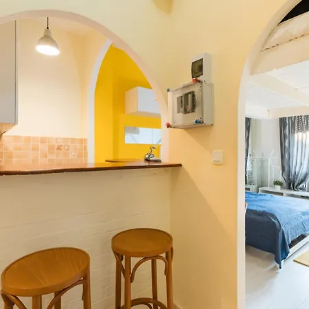 Apartment Sunny With Balcony In Party District
