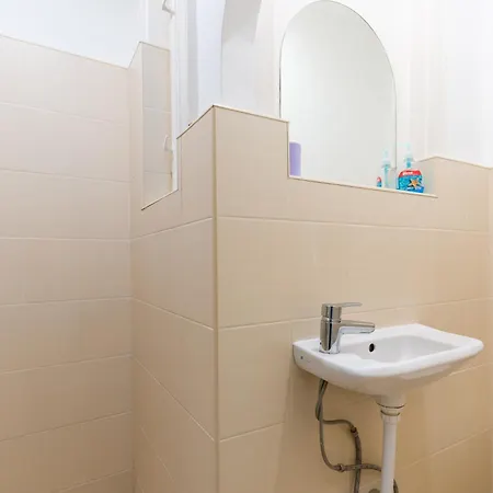 Sunny With Balcony In Party District Apartment Budapest