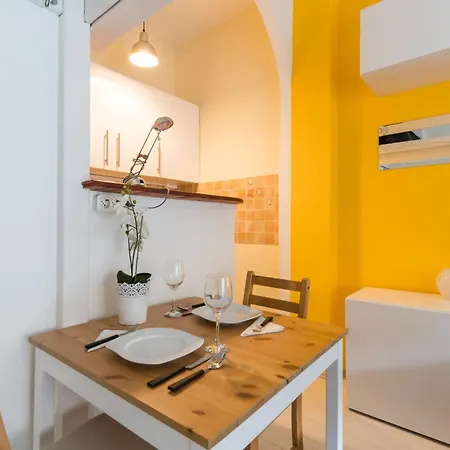 Apartment Sunny With Balcony In Party District Budapest