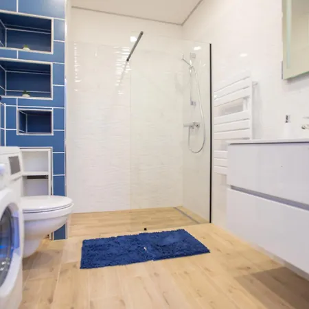Centre Point Apartment *