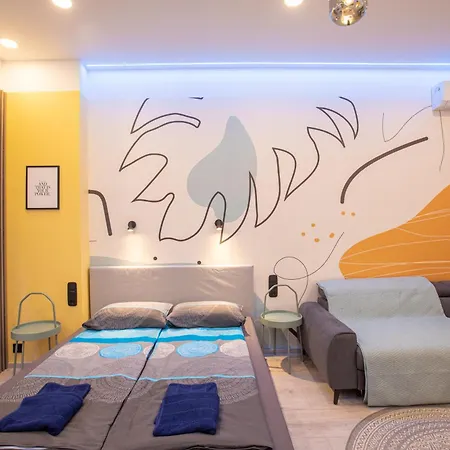 Centre Point Apartment *